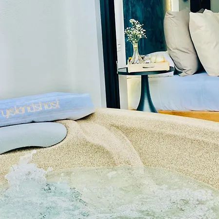 Canaryislandshost L The Secret